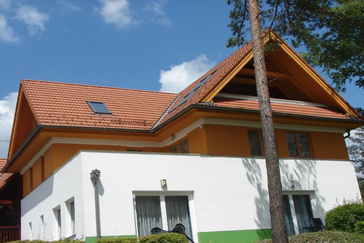 Nátěry obložení rodinných domů, nátěry obložení komerčních budov, nátěry obložení bytových komplexů, nátěry obložení řad