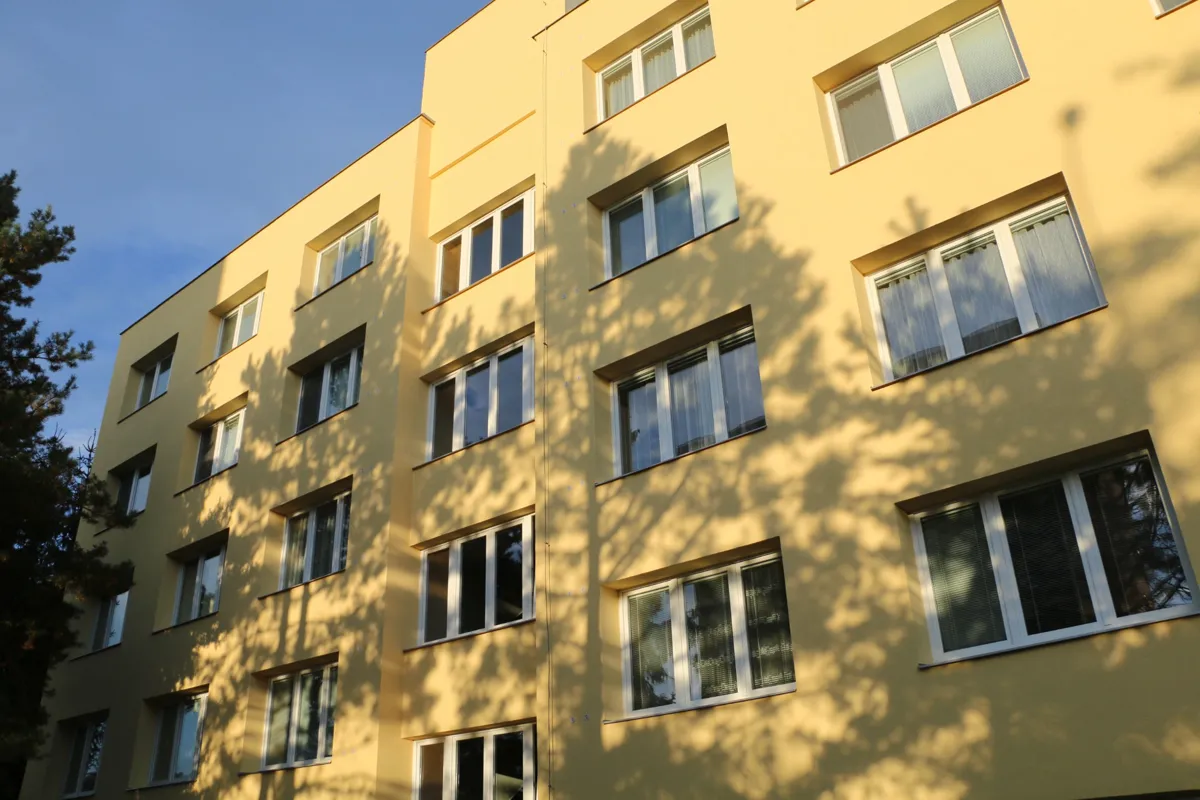 Pro členy bytových družstev, pro majitelé i členy bytových jednotek i pro předsedy bytových zpráv nabízíme precizní nátě