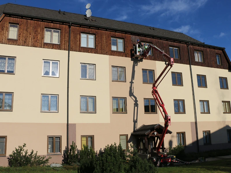 Nátěry obložení rodinných domů, nátěry obložení komerčních budov, nátěry obložení bytových komplexů, nátěry obložení řad