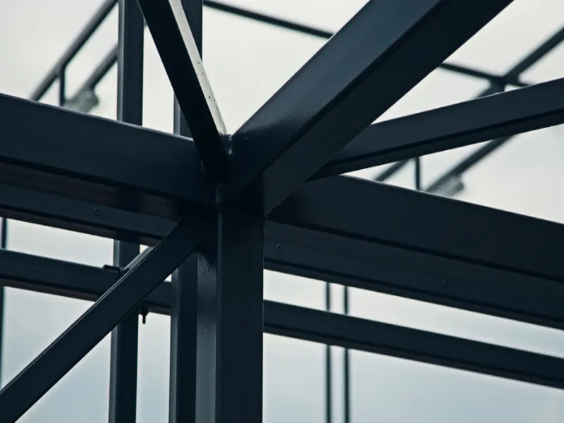 Mytí a čištění plechových obložení, PUR panelů, továrních oken i větracích mříží