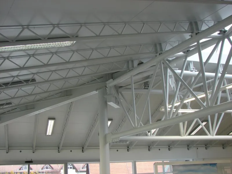 Mytí a čištění plechových obložení, PUR panelů, továrních oken i větracích mříží