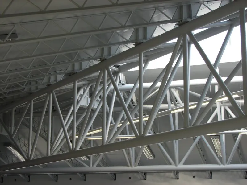 Mytí a čištění plechových obložení, PUR panelů, továrních oken i větracích mříží