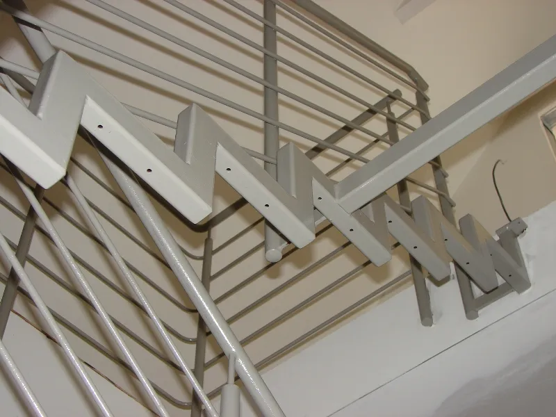 Mytí a čištění plechových obložení, PUR panelů, továrních oken i větracích mříží