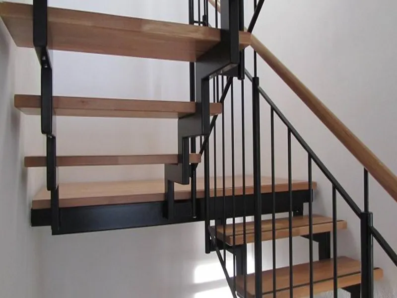 Mytí a čištění plechových obložení, PUR panelů, továrních oken i větracích mříží