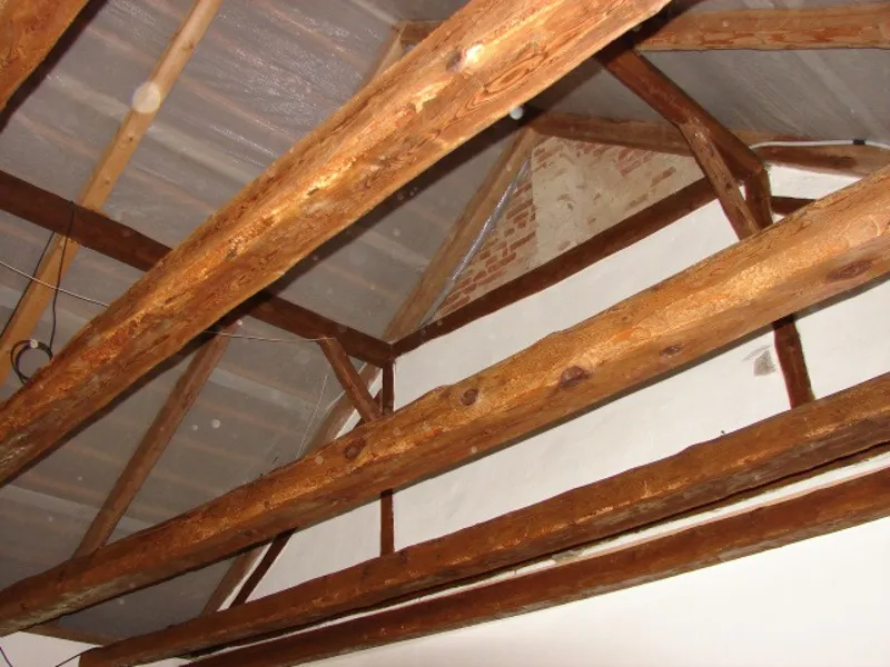 Mytí a čištění plechových obložení, PUR panelů, továrních oken i větracích mříží