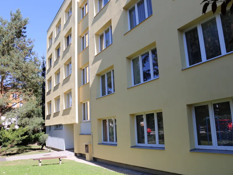 Nátěr fasády panelového domu